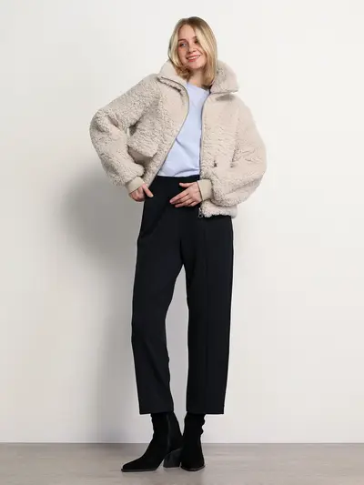 Брюки трикотажные черного цвета прямого кроя